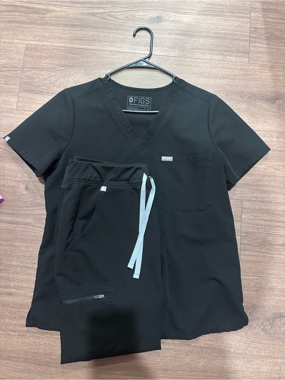 FIGS Black scrub set
